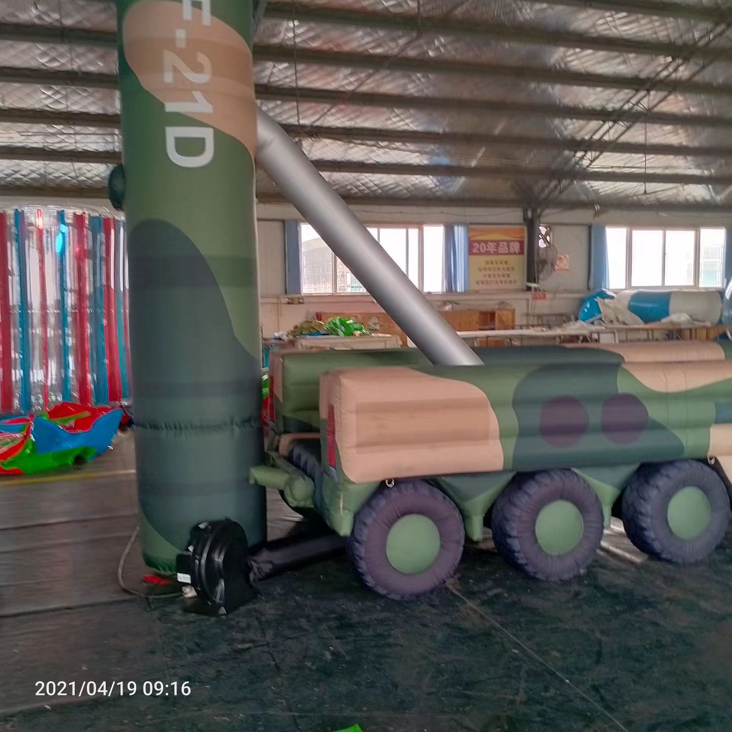 金山军事演习中的充气目标车辆：模拟发射车雷达车坦克飞机